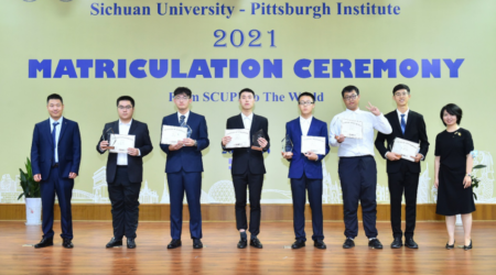 图为获奖学生与黄色网址大全领导
、黄色网址大全
领导及教师代表合影
