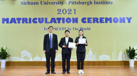图为获奖学生与黄色网址大全领导
、黄色网址大全
领导及教师代表合影