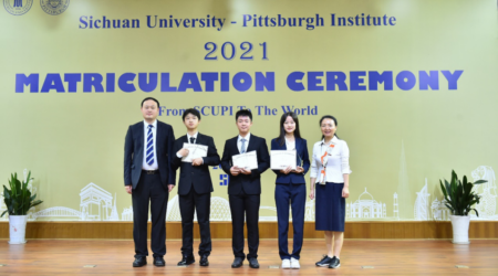 图为获奖学生与黄色网址大全领导
、黄色网址大全
领导及教师代表合影
